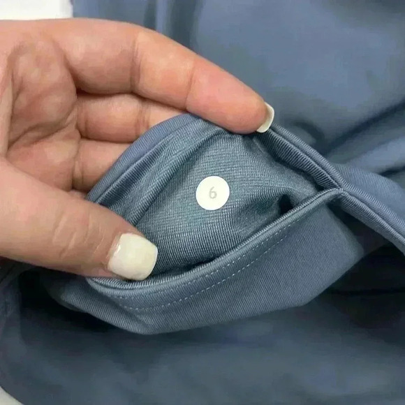 Lululemon Blue Capri Leggings Size 6 - Picture 4 of 4